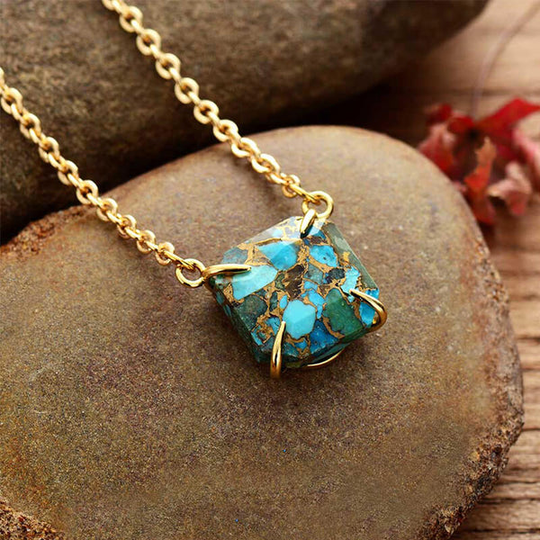 Collier avec pendentif en pierre Turquoise